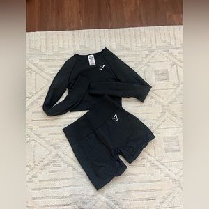 Hun shark set worn once! Top: size XS and bottoms: Small